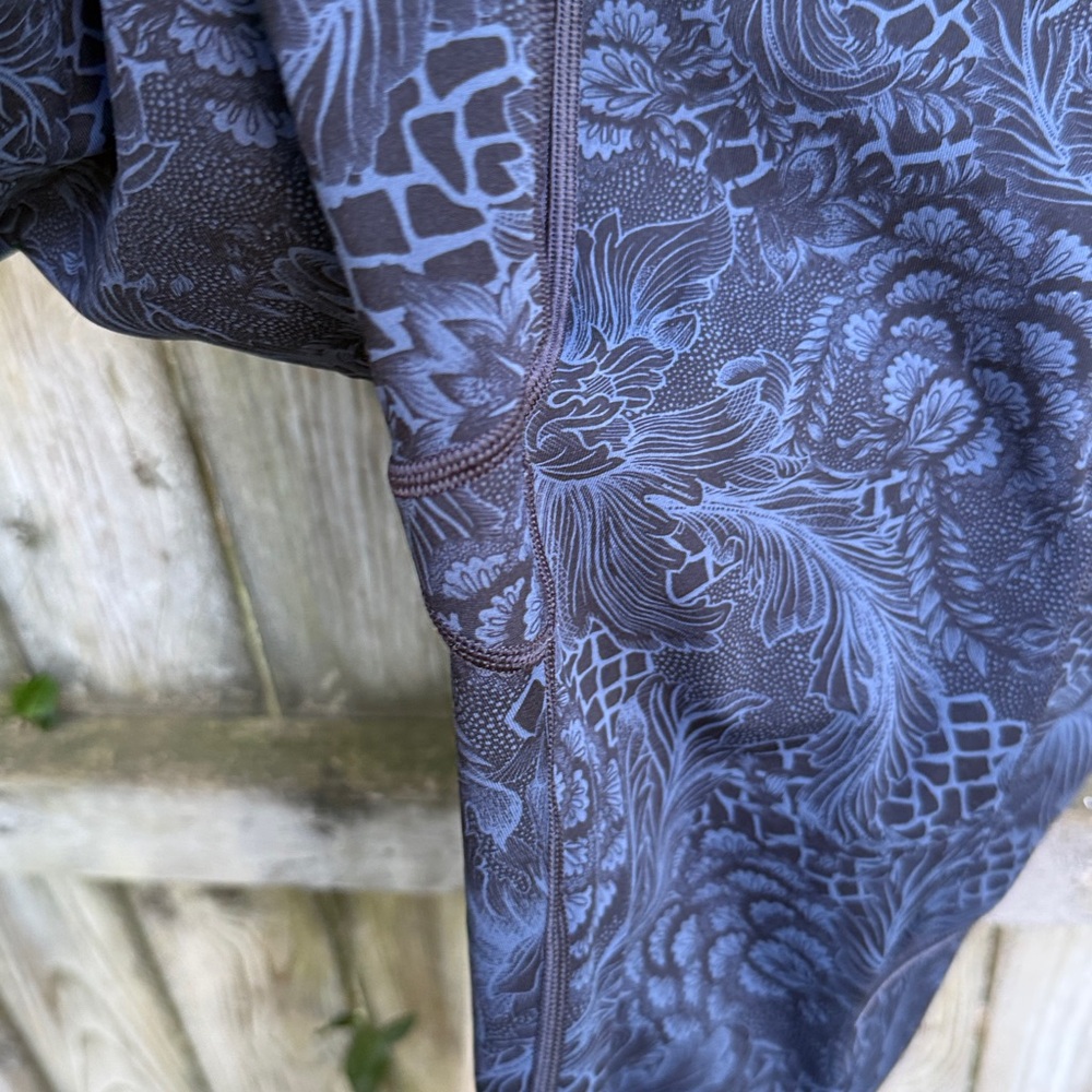 Women's Black Patterned Leggings - Picture 11 of 16